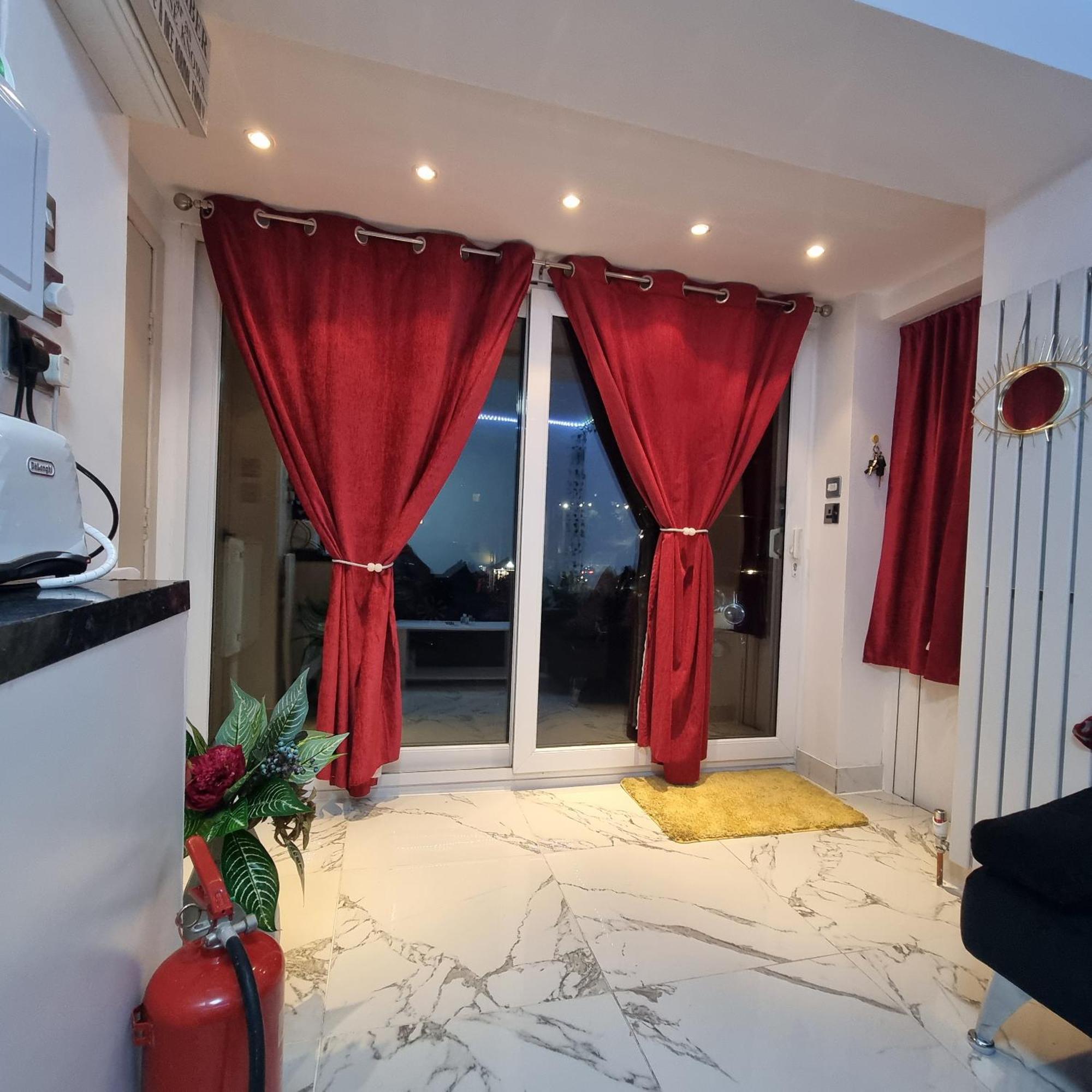 Entire-2 Bedroom Apartment With Driveway,1Free Parking Νότιγχαμ Εξωτερικό φωτογραφία