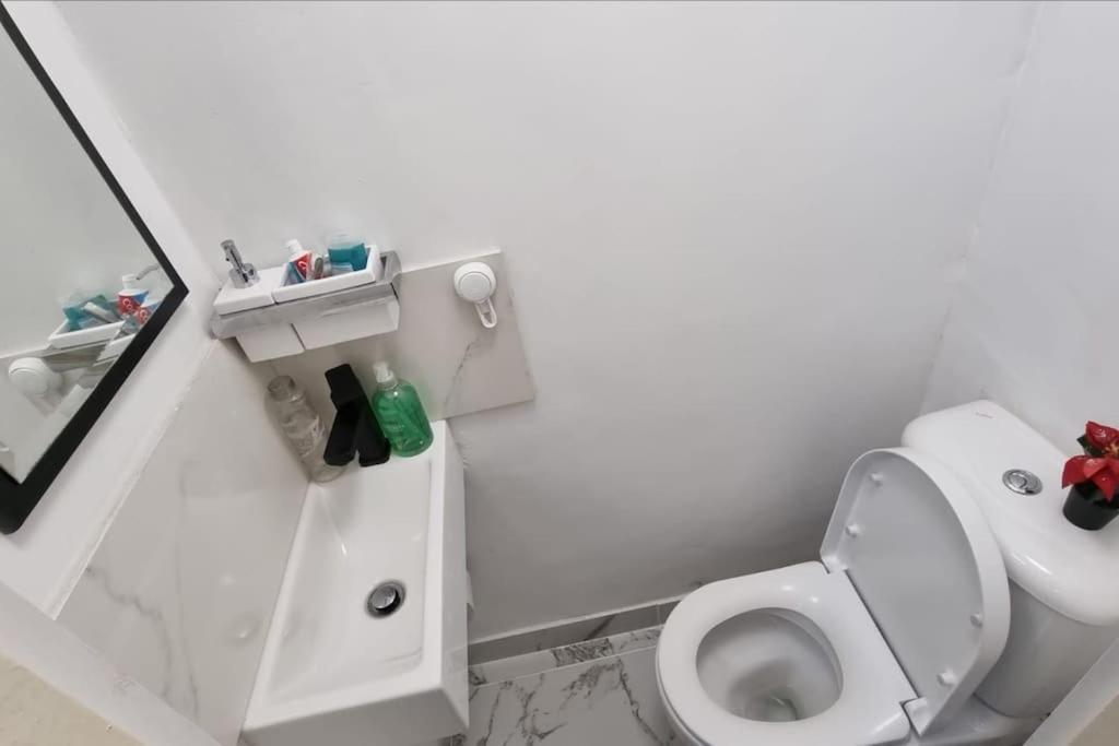 Entire-2 Bedroom Apartment With Driveway,1Free Parking Νότιγχαμ Εξωτερικό φωτογραφία