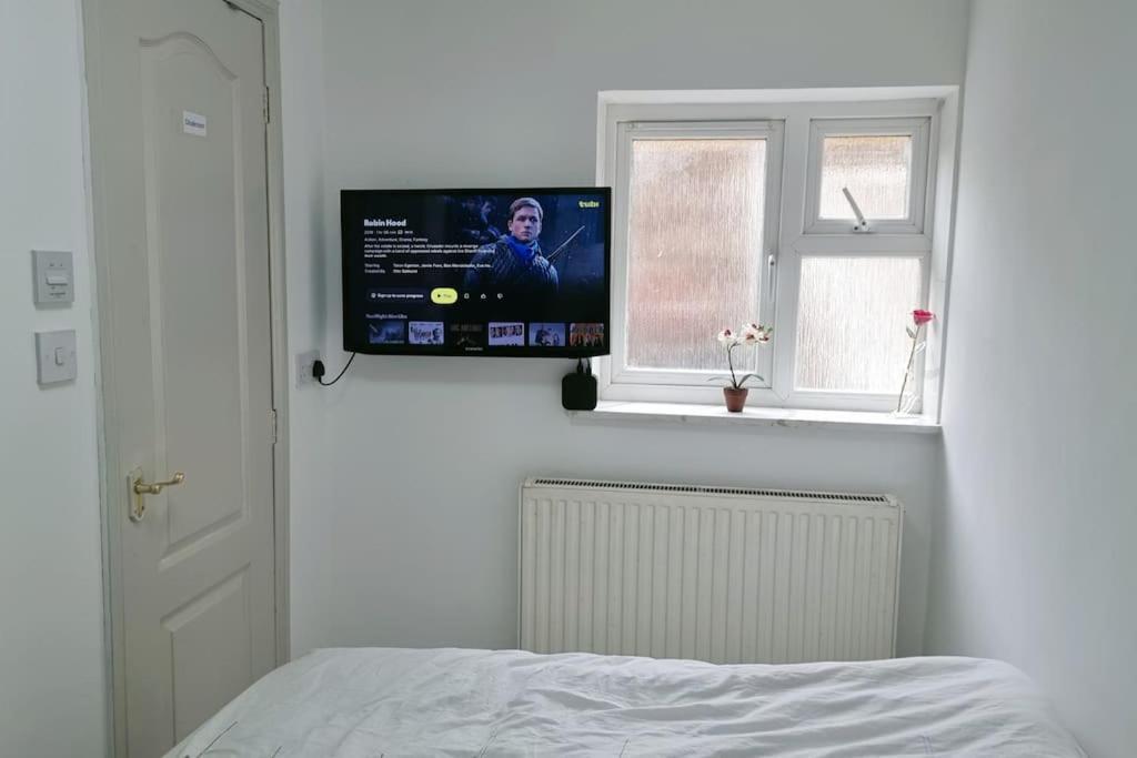 Entire-2 Bedroom Apartment With Driveway,1Free Parking Νότιγχαμ Εξωτερικό φωτογραφία
