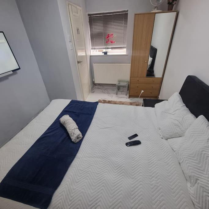 Entire-2 Bedroom Apartment With Driveway,1Free Parking Νότιγχαμ Εξωτερικό φωτογραφία
