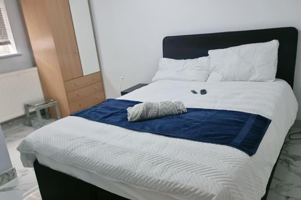 Entire-2 Bedroom Apartment With Driveway,1Free Parking Νότιγχαμ Εξωτερικό φωτογραφία