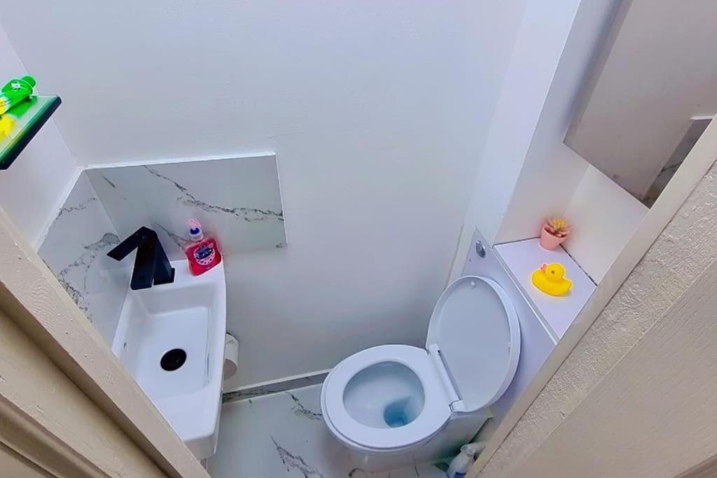 Entire-2 Bedroom Apartment With Driveway,1Free Parking Νότιγχαμ Εξωτερικό φωτογραφία