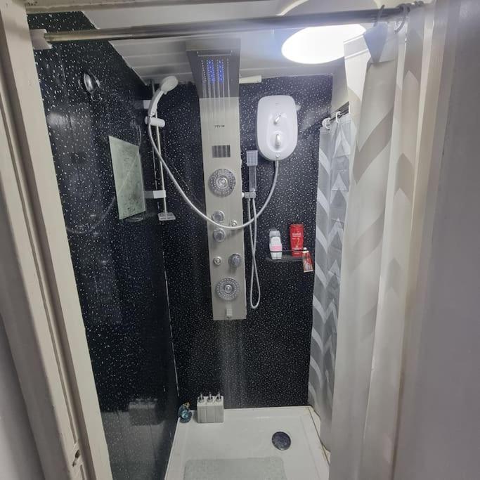 Entire-2 Bedroom Apartment With Driveway,1Free Parking Νότιγχαμ Εξωτερικό φωτογραφία